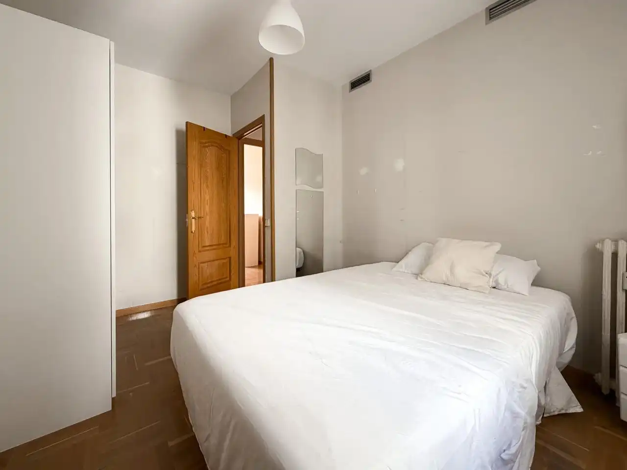 Habitación de Piso en venta en Madrid con Calefacción, Parquet y Terraza