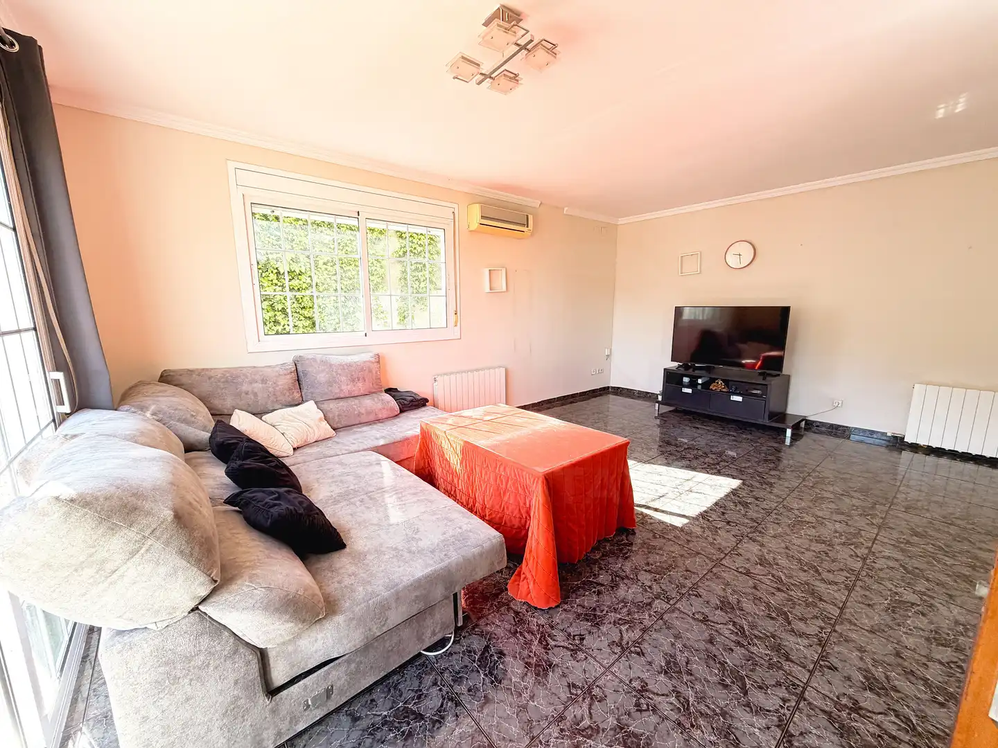 Living room of Houses for sale in Sant Vicenç Dels Horts  with Air Conditioner, Heating and Terrace
