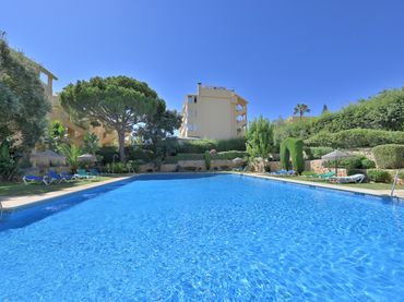Apartment with pool for sale in Calahonda