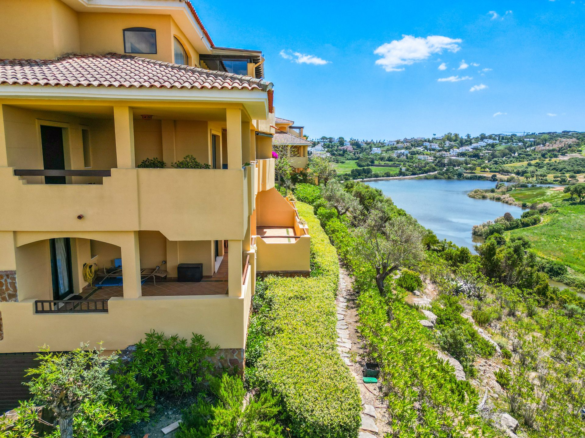 Vista exterior de Planta baixa en venda en Sotogrande amb Aire condicionat, Calefacció i Terrassa