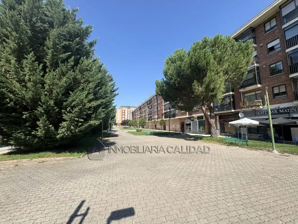 Vista exterior de Local en venta en Burgos con Calefacción