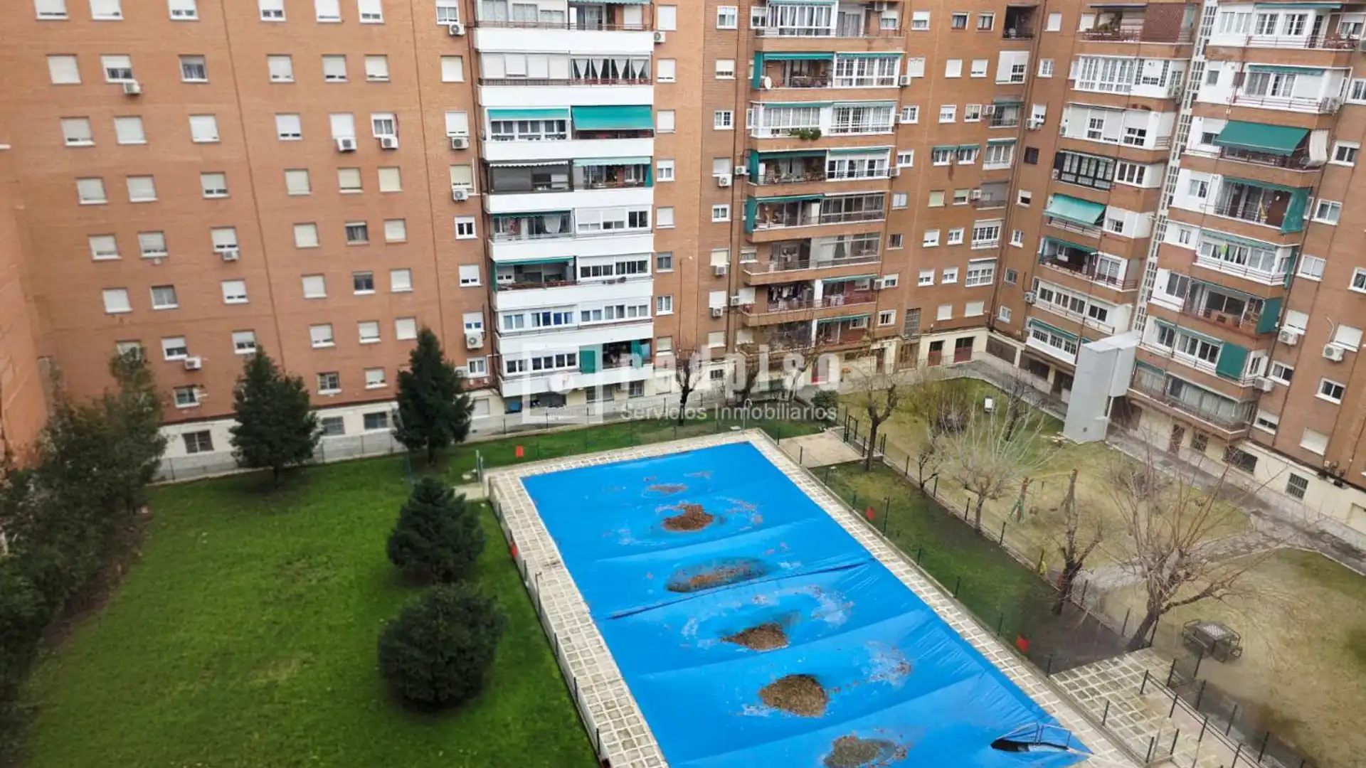 Swimming pool of Flat for sale in Alcorcón  with Air Conditioner, Heating and Private garden