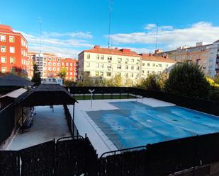 Swimming pool of Flat to rent in  Madrid Capital  with Air Conditioner, Heating and Parquet flooring