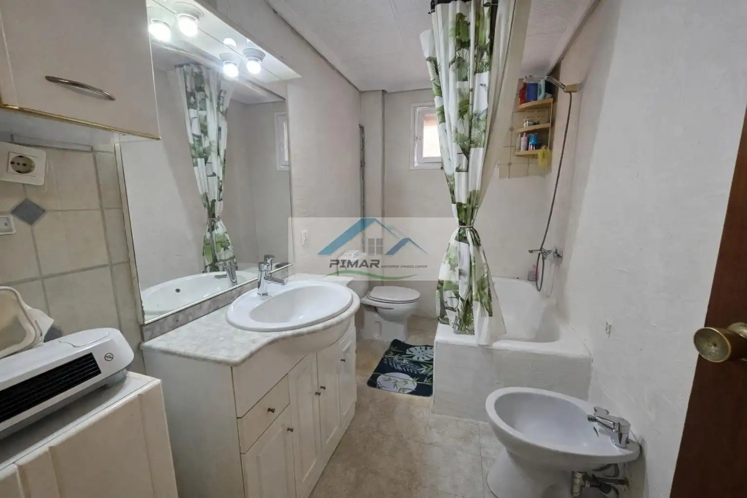 Baño de Piso en venta en Elche / Elx con Balcón