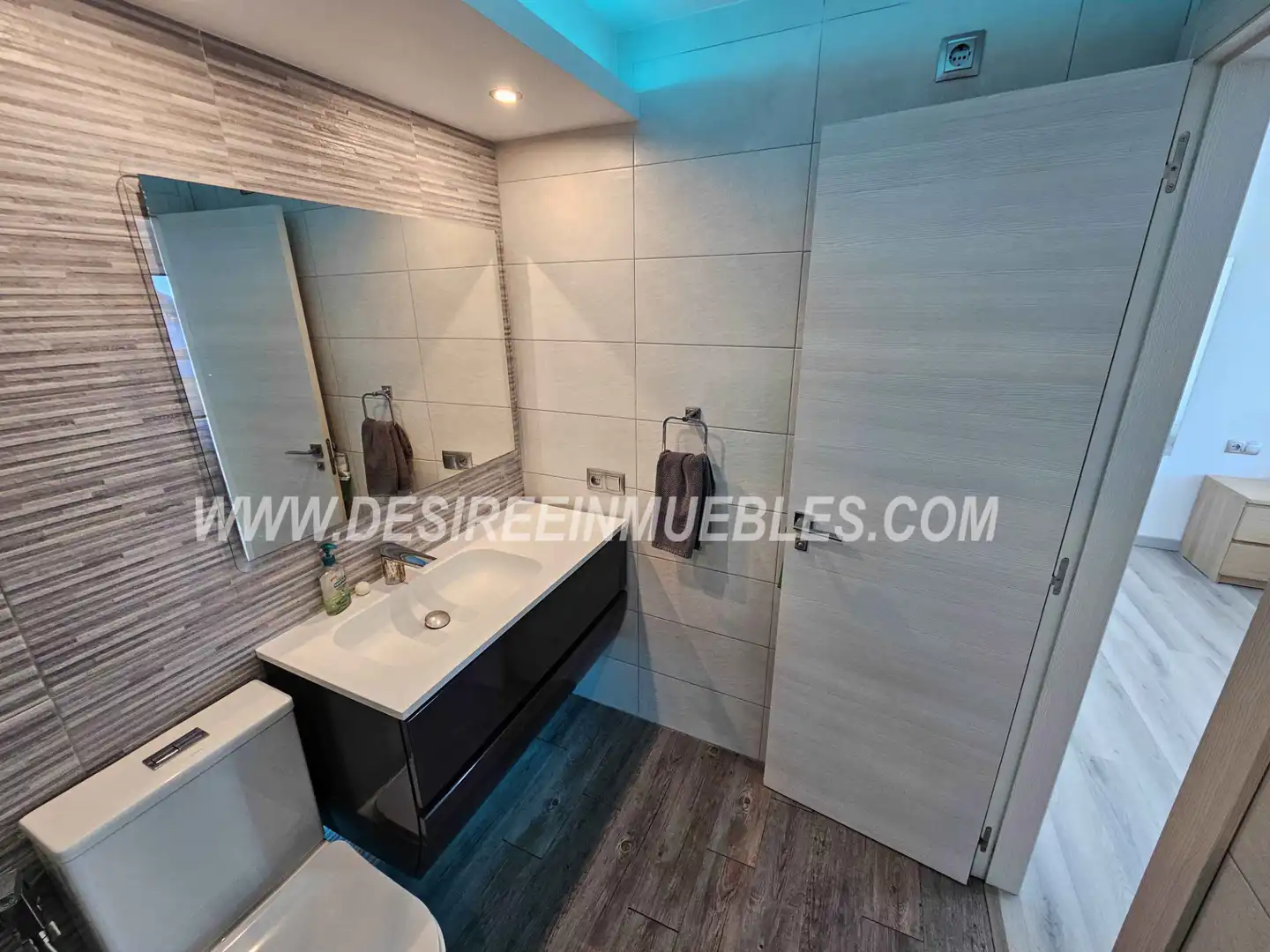 Baño de Piso en venta en Valencia con Aire acondicionado, Calefacción y Terraza