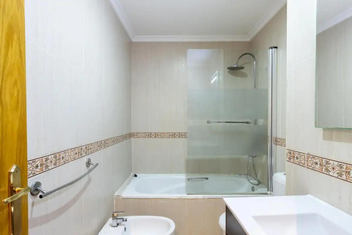 Bathroom of Attic for sale in Picassent  with Air Conditioner, Heating and Terrace
