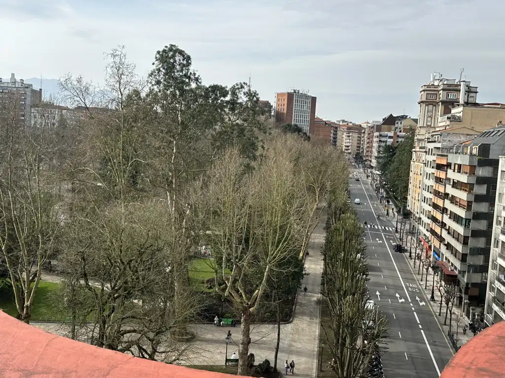 Außenansicht von Maisonette zum Verkauf in Oviedo  mit Heizung und Parkett