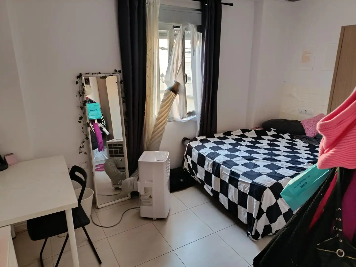 Schlafzimmer von Wohnung zur Miete in Centro
