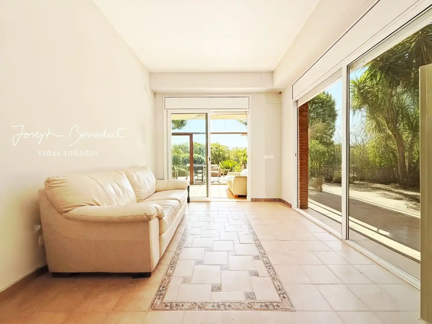Living room of Houses for sale in Castelldefels  with Air Conditioner, Heating and Private garden