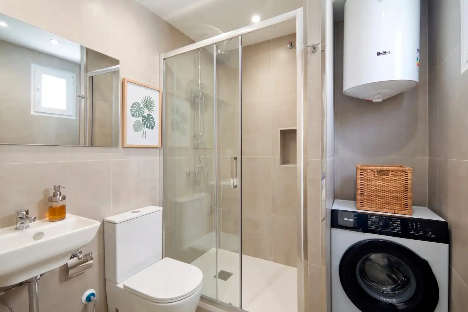 Bathroom of Flat for rent in Sant Martí