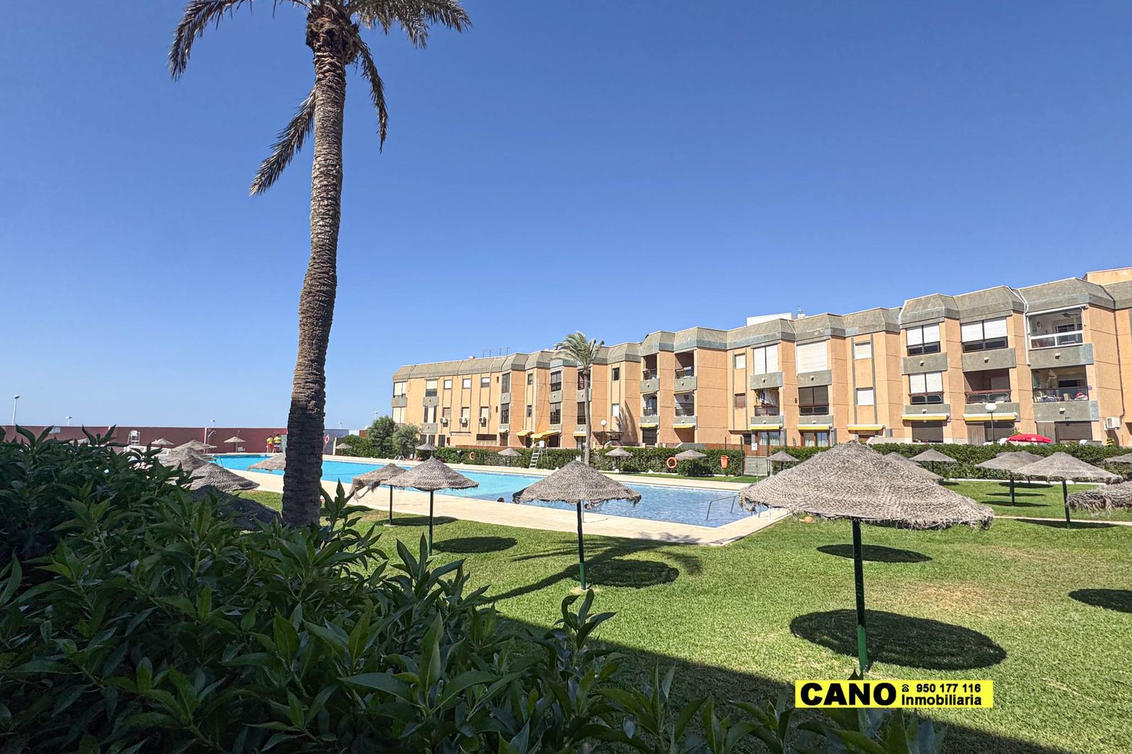 Exterior view of Flat for sale in  Almería Capital  with Air Conditioner, Heating and Storage room