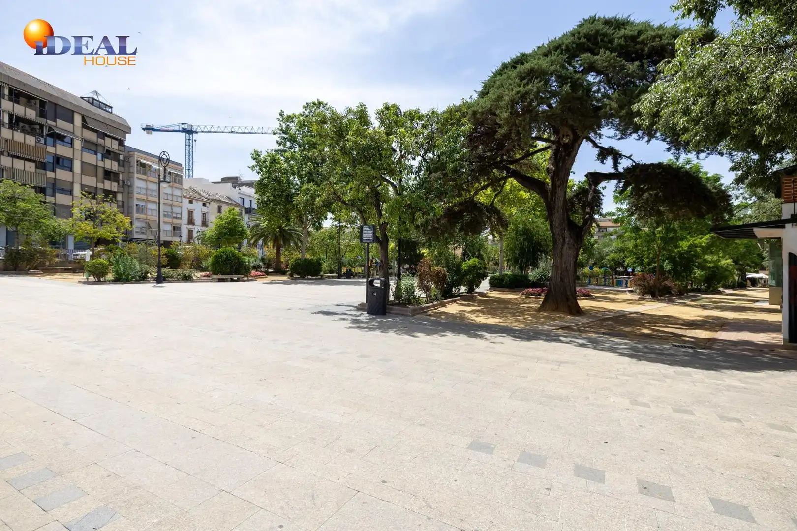 Vista exterior de Pis en venda en Alcalá la Real amb Terrassa