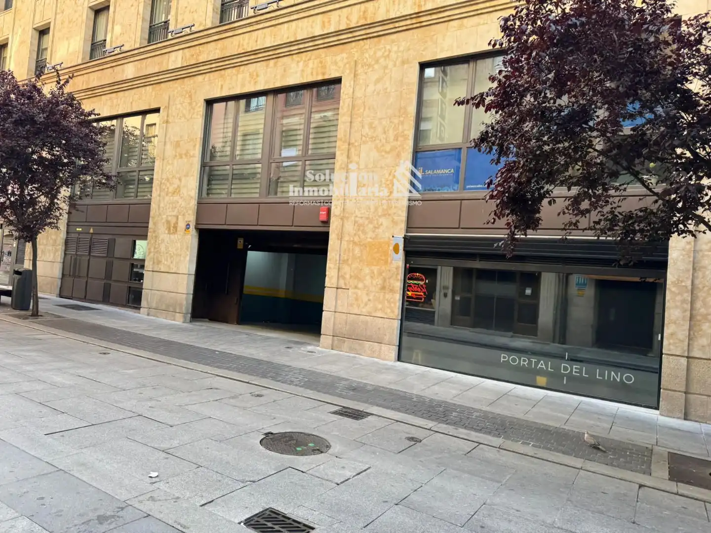 Außenansicht von Garage zum Verkauf in Salamanca