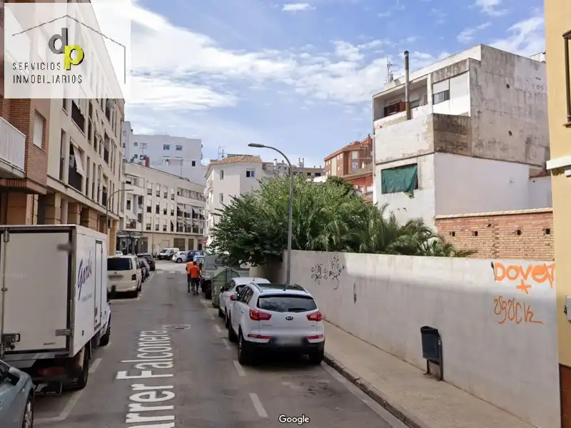 Terreno residencial en venta en Carrer Falconera 28