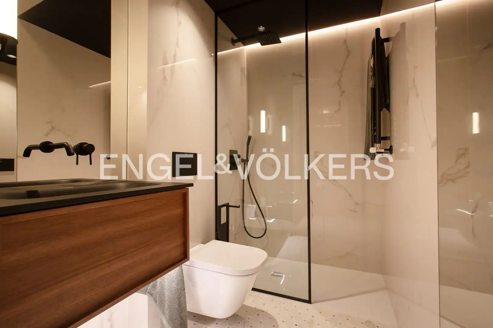 Bathroom of Flat for sale in Bilbao   with Heating, Parquet flooring and Terrace