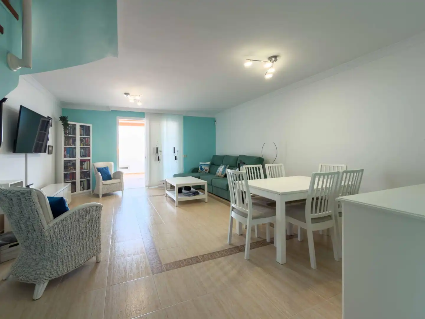 Sala d'estar de Casa adosada en venda en Granadilla de Abona amb Terrassa, Traster i Moblat