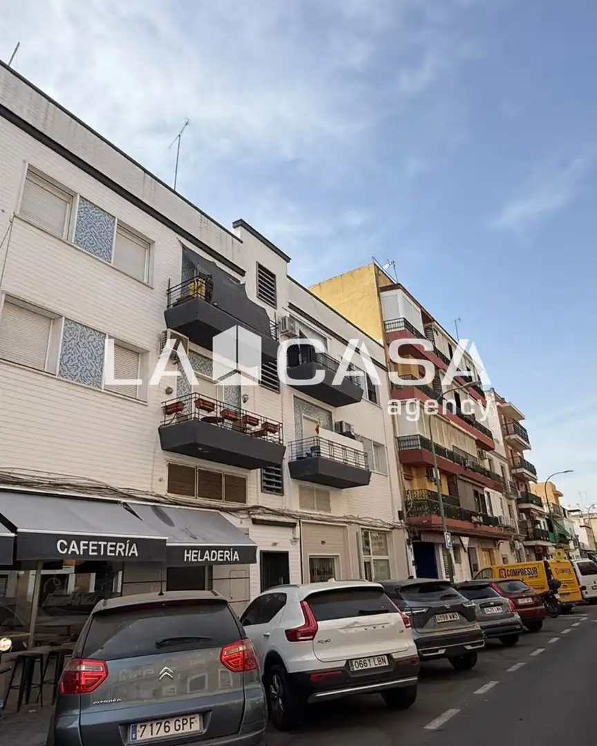 Vista exterior de Pis en venda en Sevilla