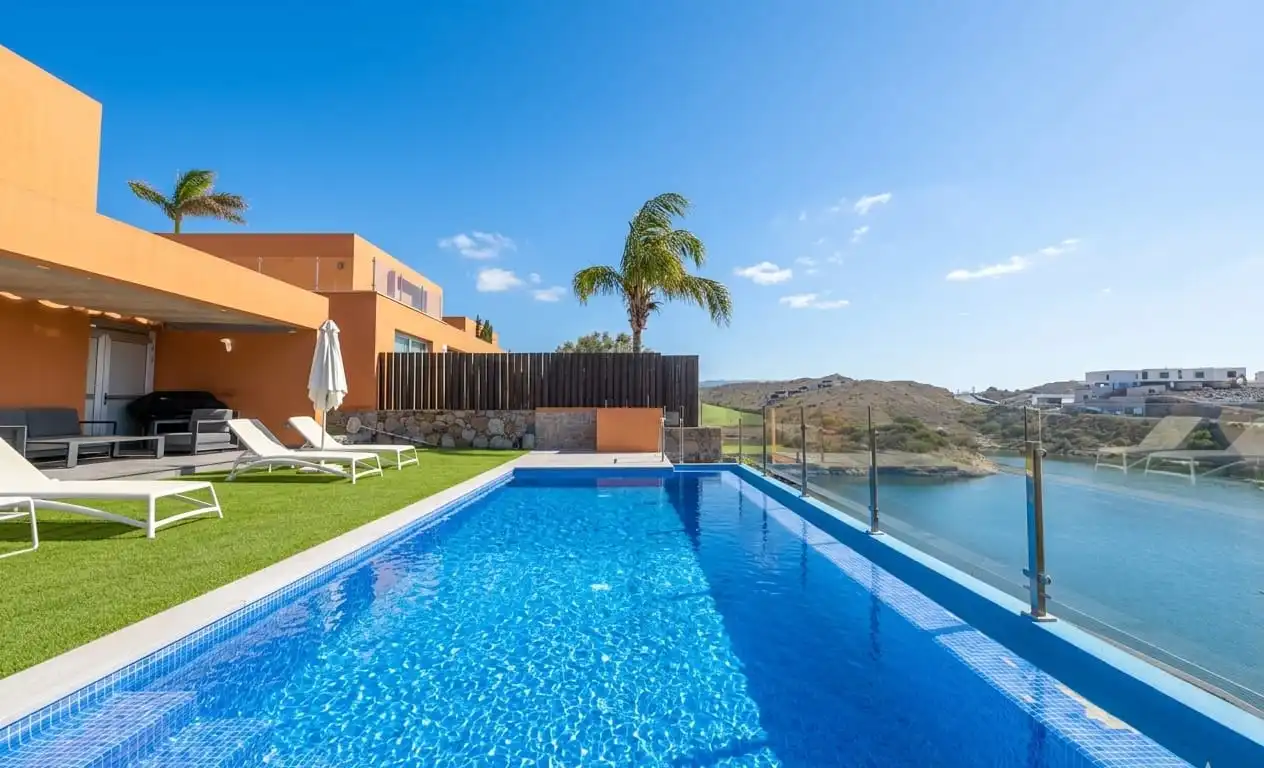 Piscina de Casa o xalet en venda en San Bartolomé de Tirajana amb Aire condicionat, Jardí privat i Terrassa