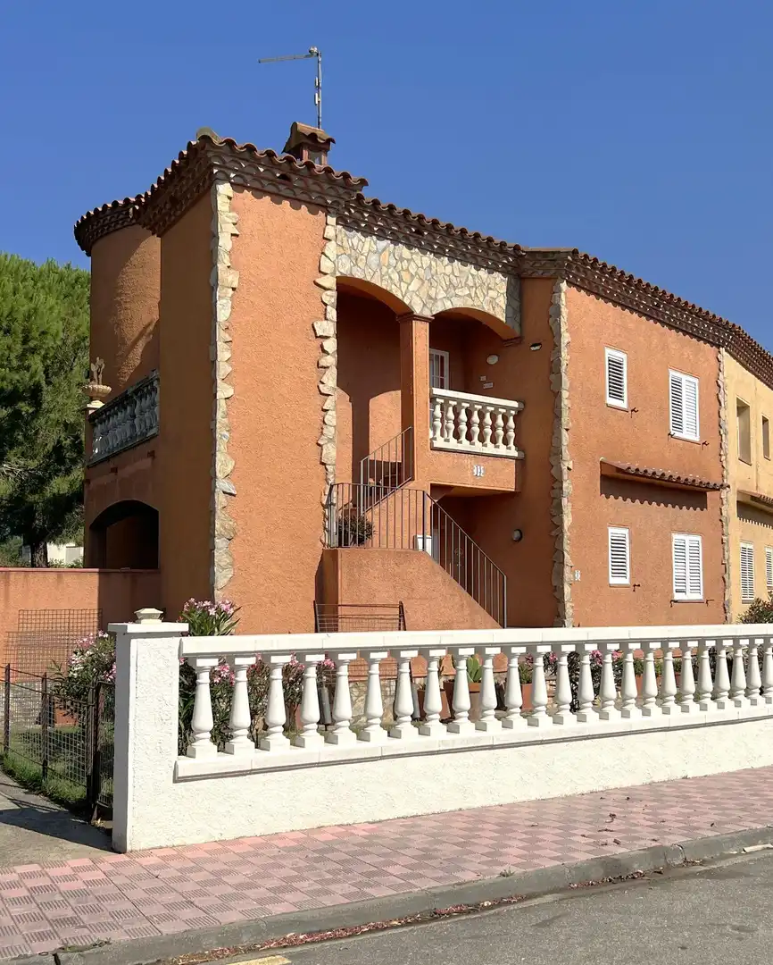Vista exterior de Apartamento en venta en Torroella de Fluvià con Aire acondicionado, Terraza y Trastero