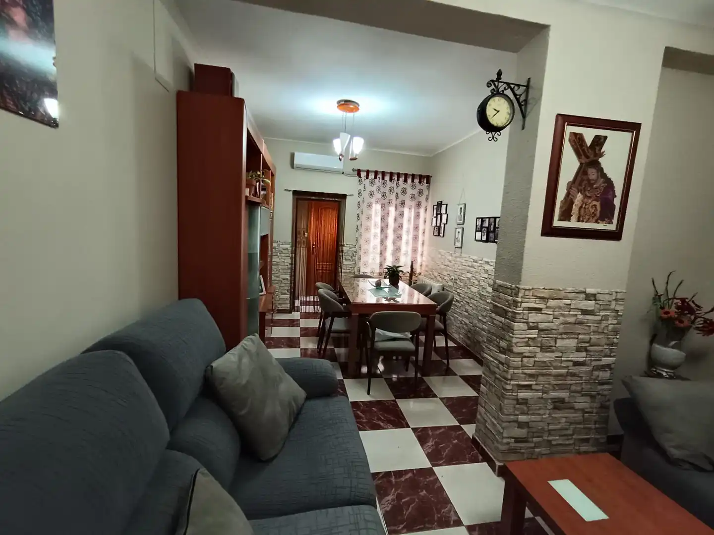 Wohnzimmer von Einfamilien-Reihenhaus zum Verkauf in Jaén mit Klimaanlage, Heizung und Terrasse