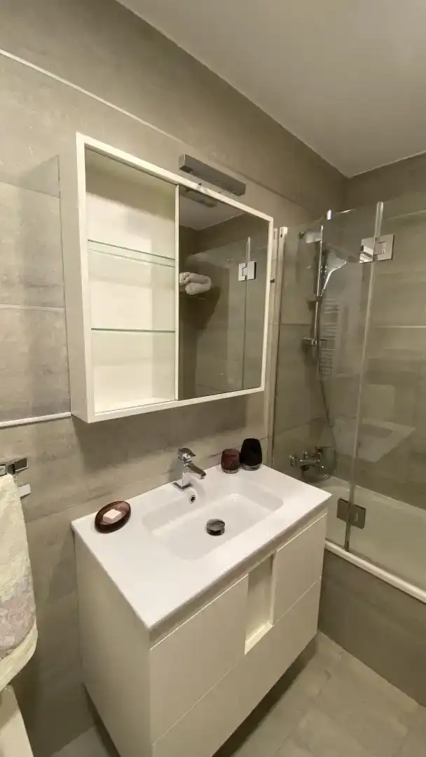 Baño de Piso en venta en  Granada Capital con Piscina y Balcón