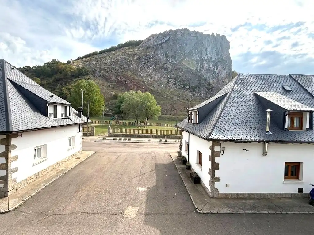 Vista exterior de Casa adosada en venta en Matallana de Torío, León