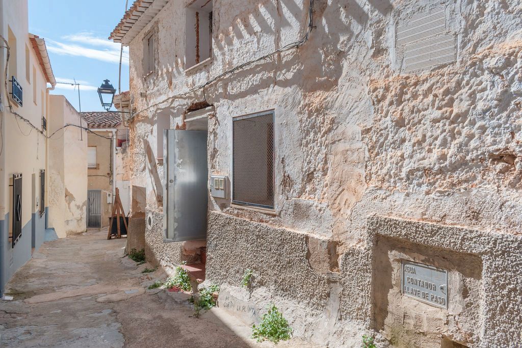 Exterior view of Single-family semi-detached for sale in Elche de la Sierra