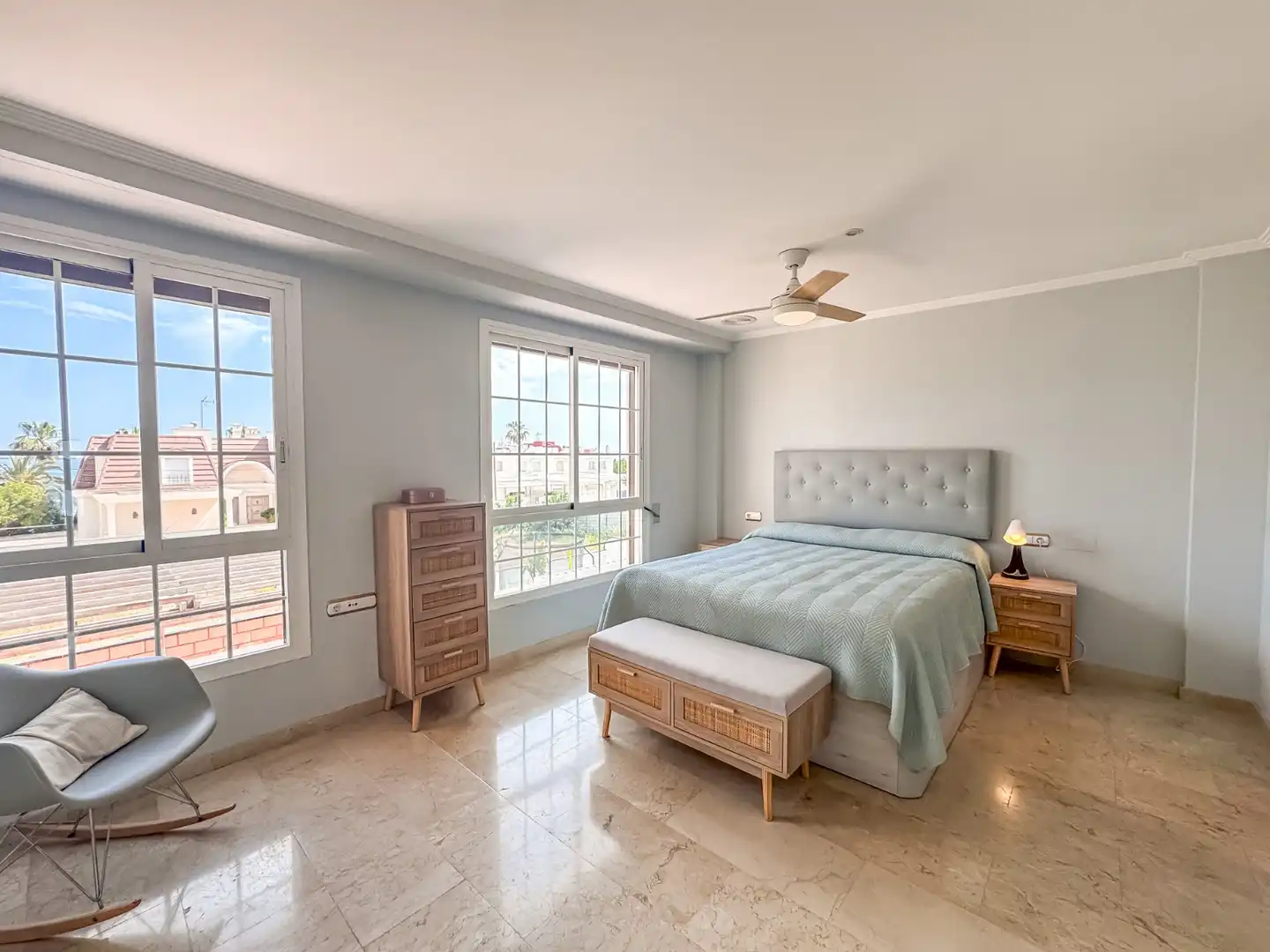 Habitación de Dúplex de alquiler en Santa Pola con Terraza, Trastero y Piscina