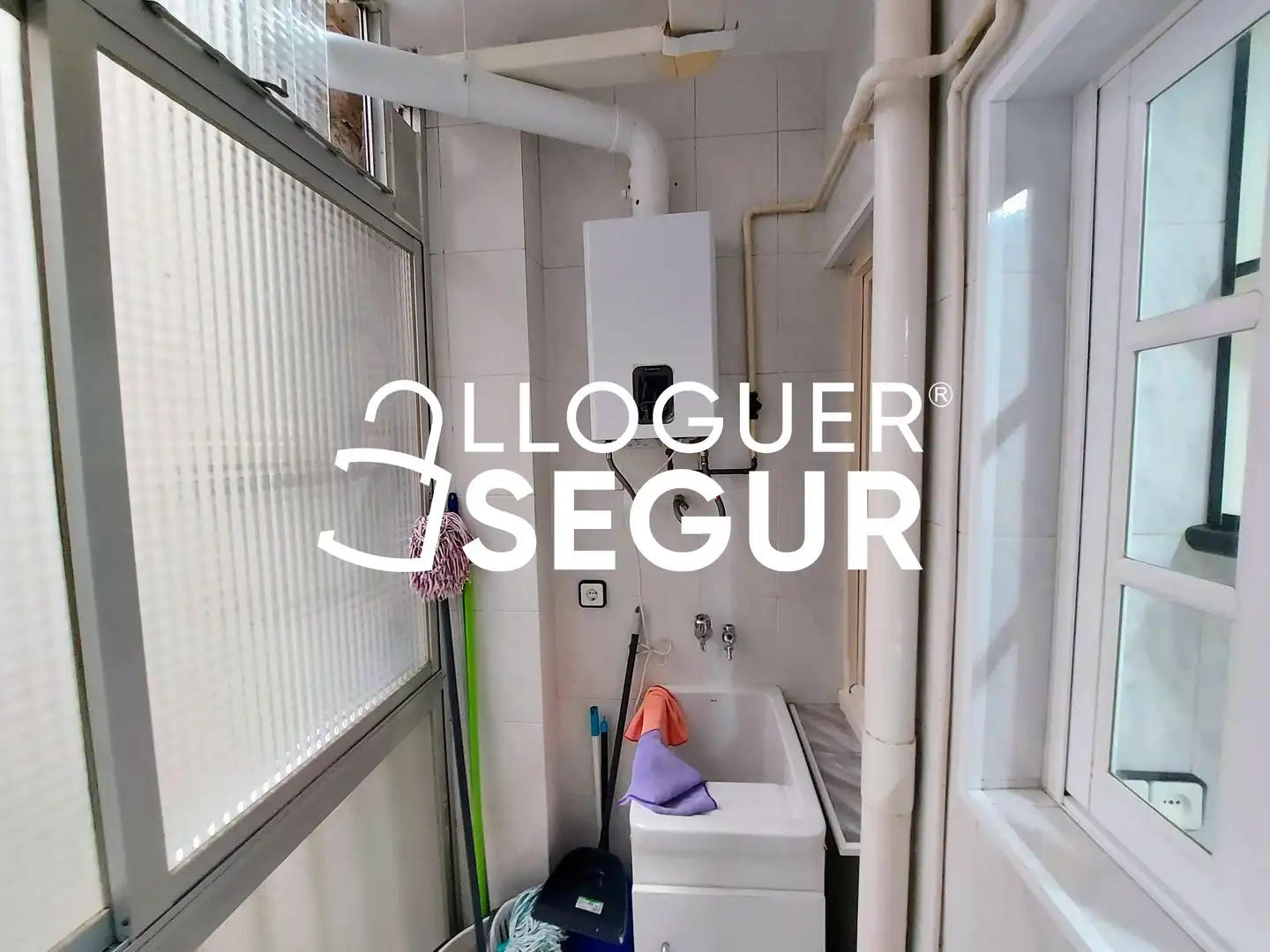 Piso de alquiler en Antoni de Capmany, Sants-Badal