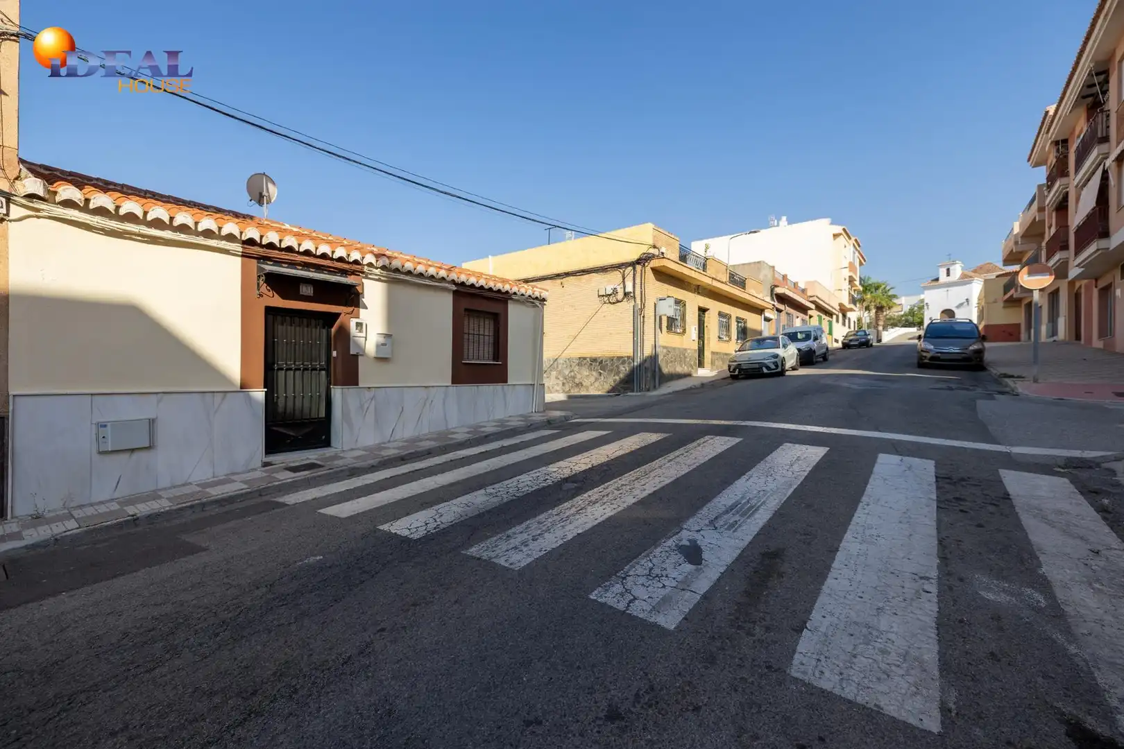 Vista exterior de Casa adosada en venda en Motril amb Aire condicionat