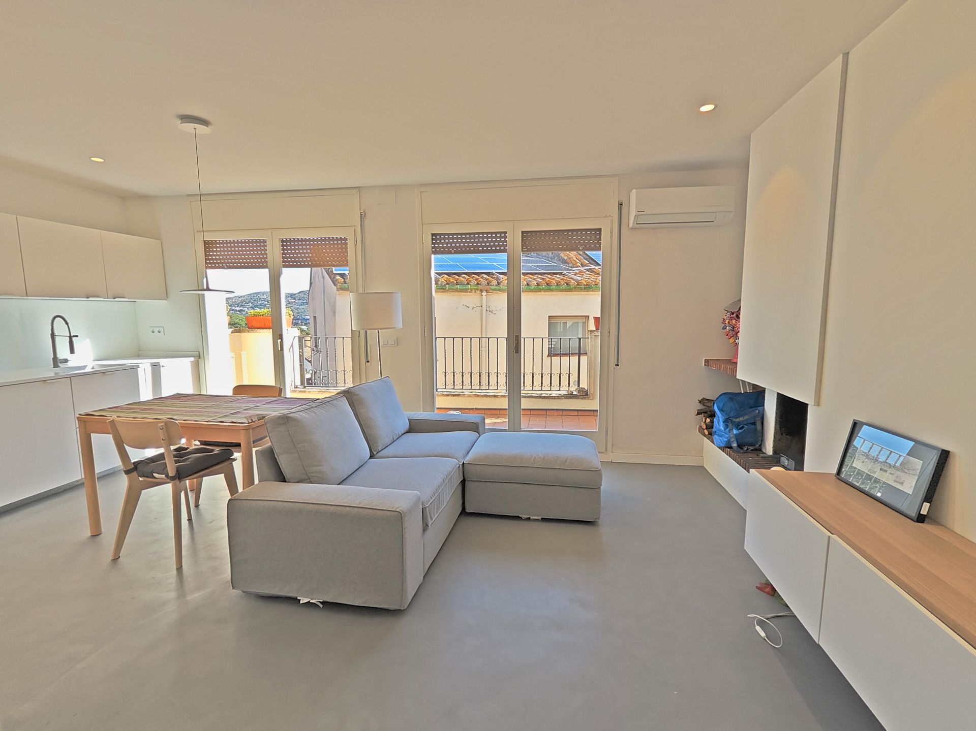 Living room of Attic for sale in La Selva de Mar  with Air Conditioner, Heating and Oven