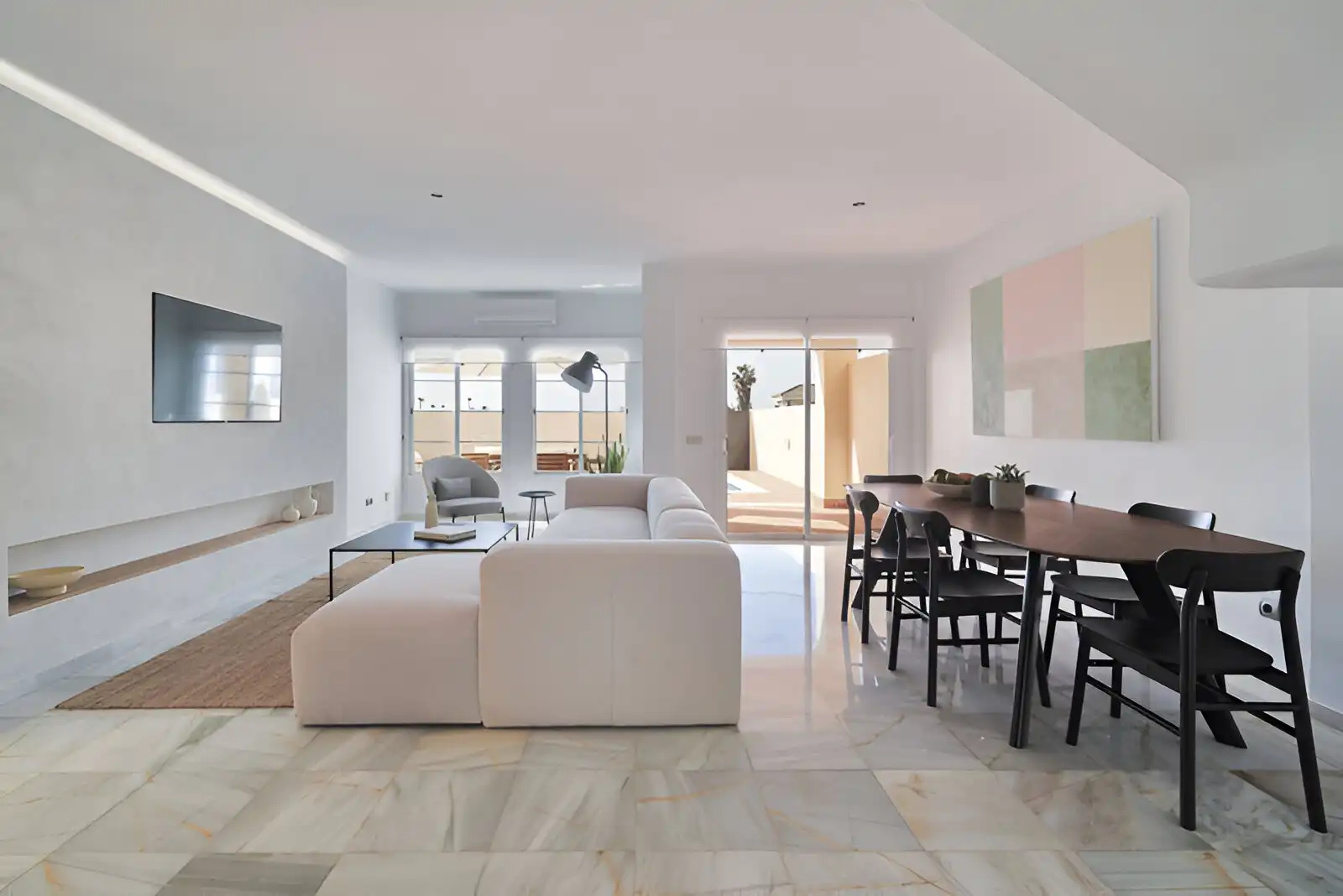 Sala d'estar de Casa o xalet en venda en Estepona amb Aire condicionat, Terrassa i Piscina