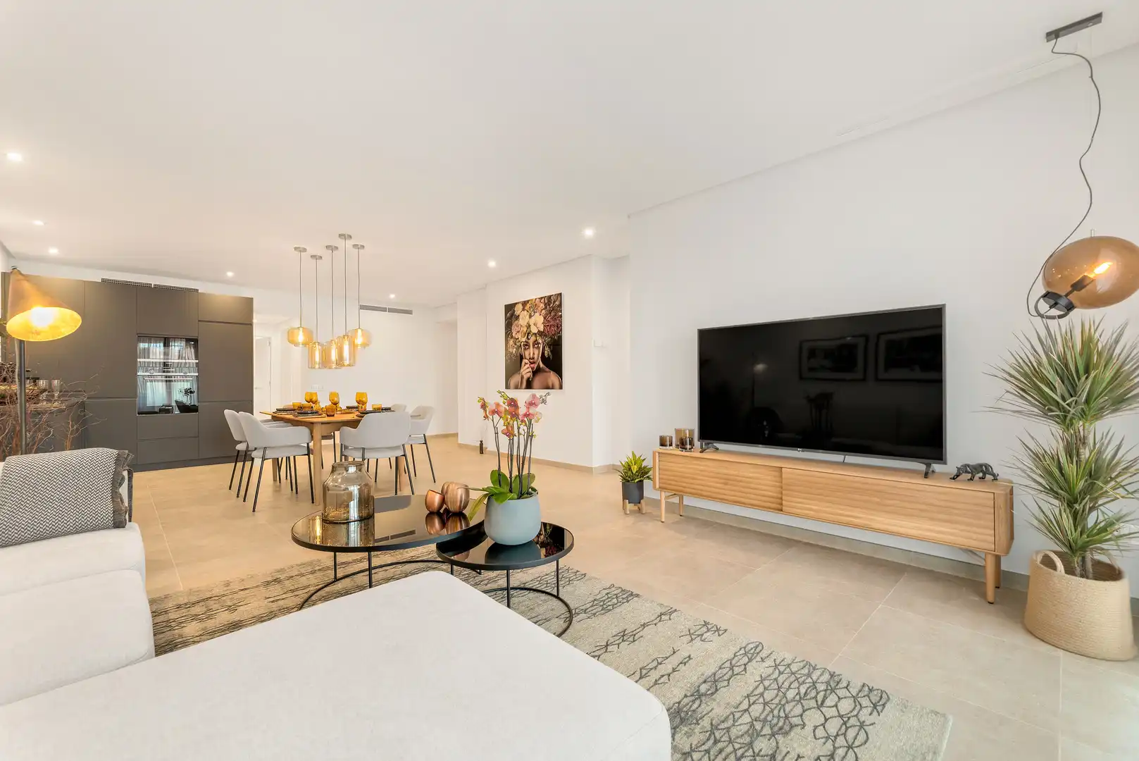 Sala de estar de Planta baja en venta en Estepona con Aire acondicionado, Calefacción y Parquet