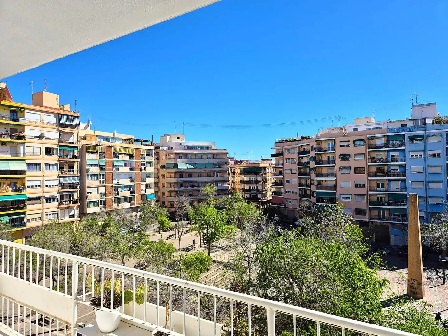 Vista exterior de Apartament en venda en Alicante / Alacant amb Aire condicionat i Balcó