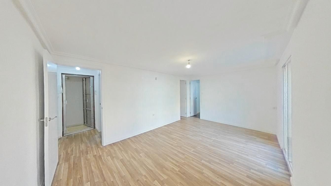 Living room of Flat for sale in  Madrid Capital