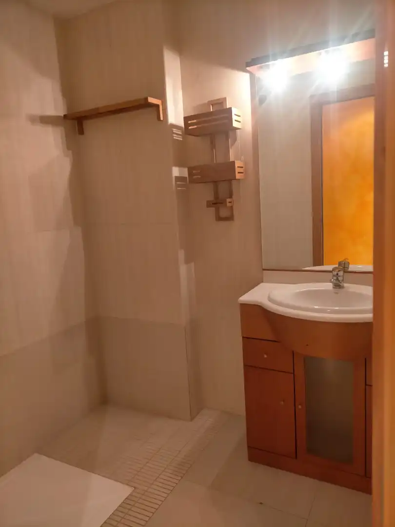 Bathroom of Flat for sale in Castelló d'Empúries  with Air Conditioner, Heating and Parquet flooring