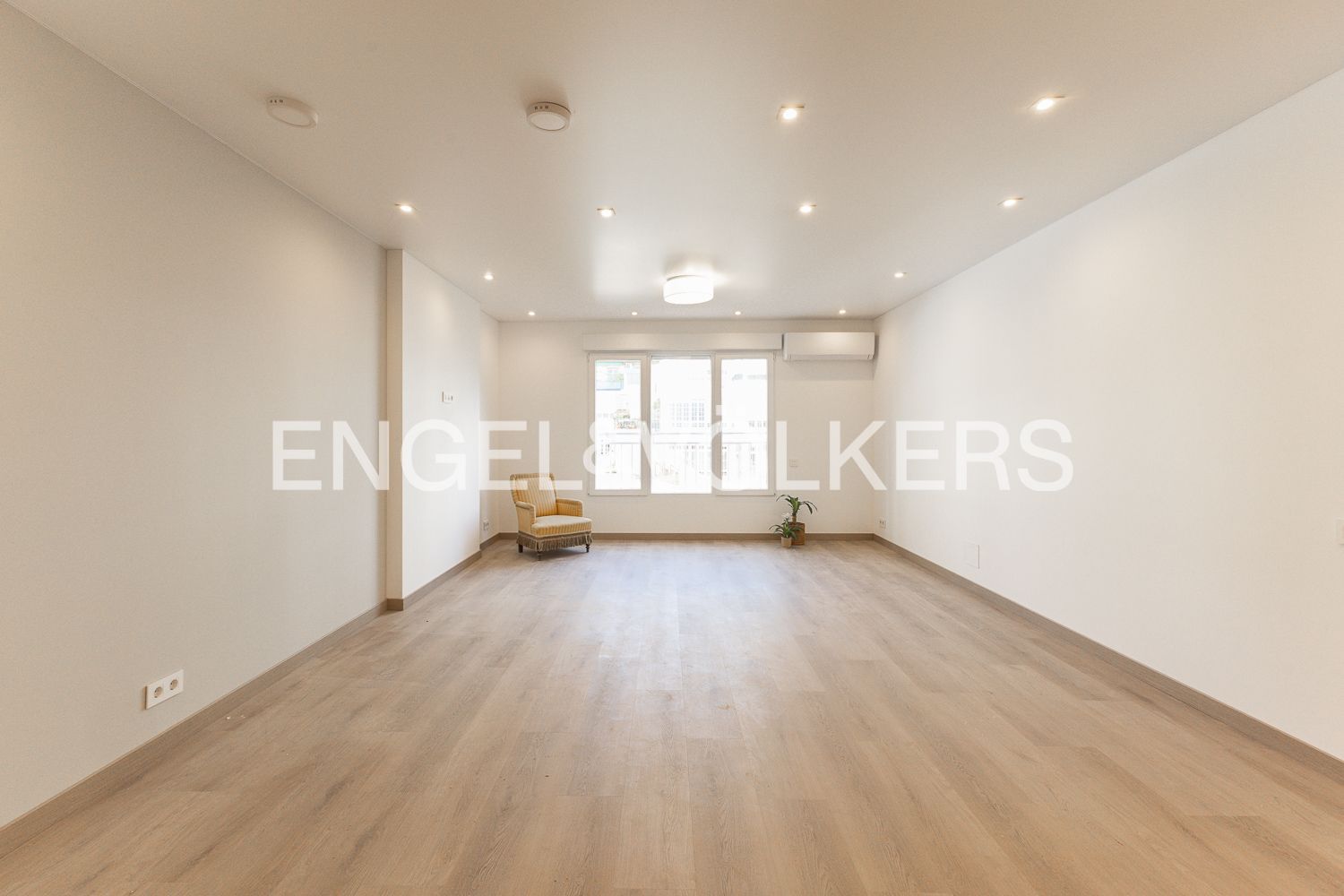 Living room of Apartment to rent in  Valencia Capital  with Air Conditioner, Heating and Parquet flooring