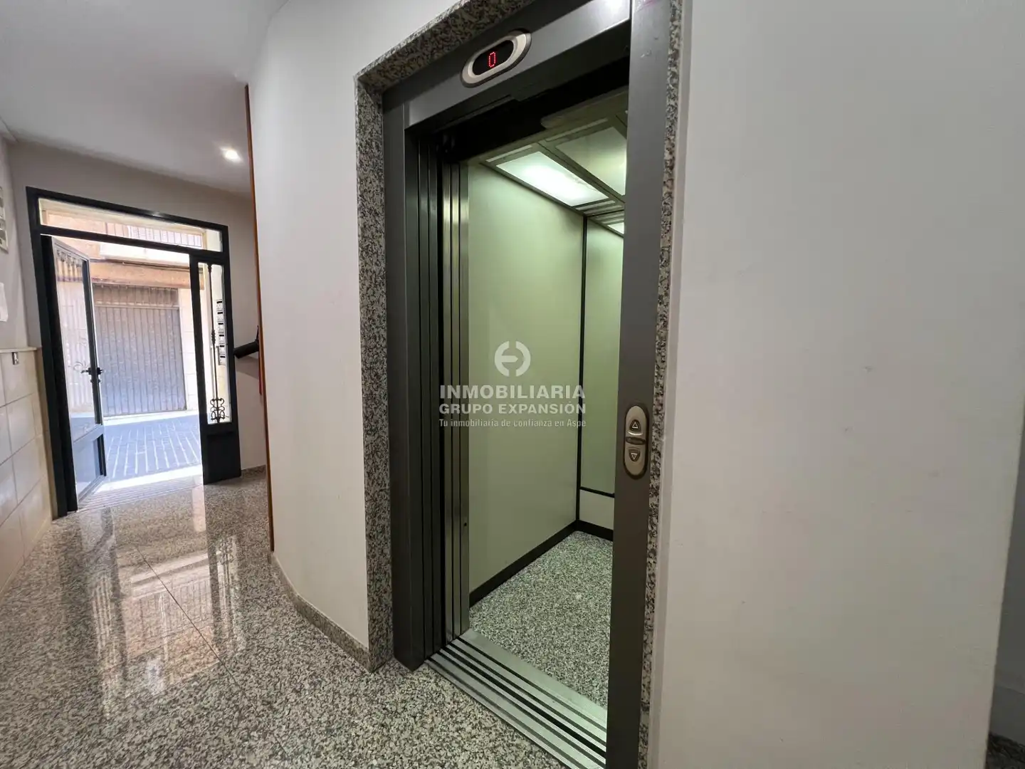Piso en venta en Aspe con Terraza, Trastero y Amueblado
