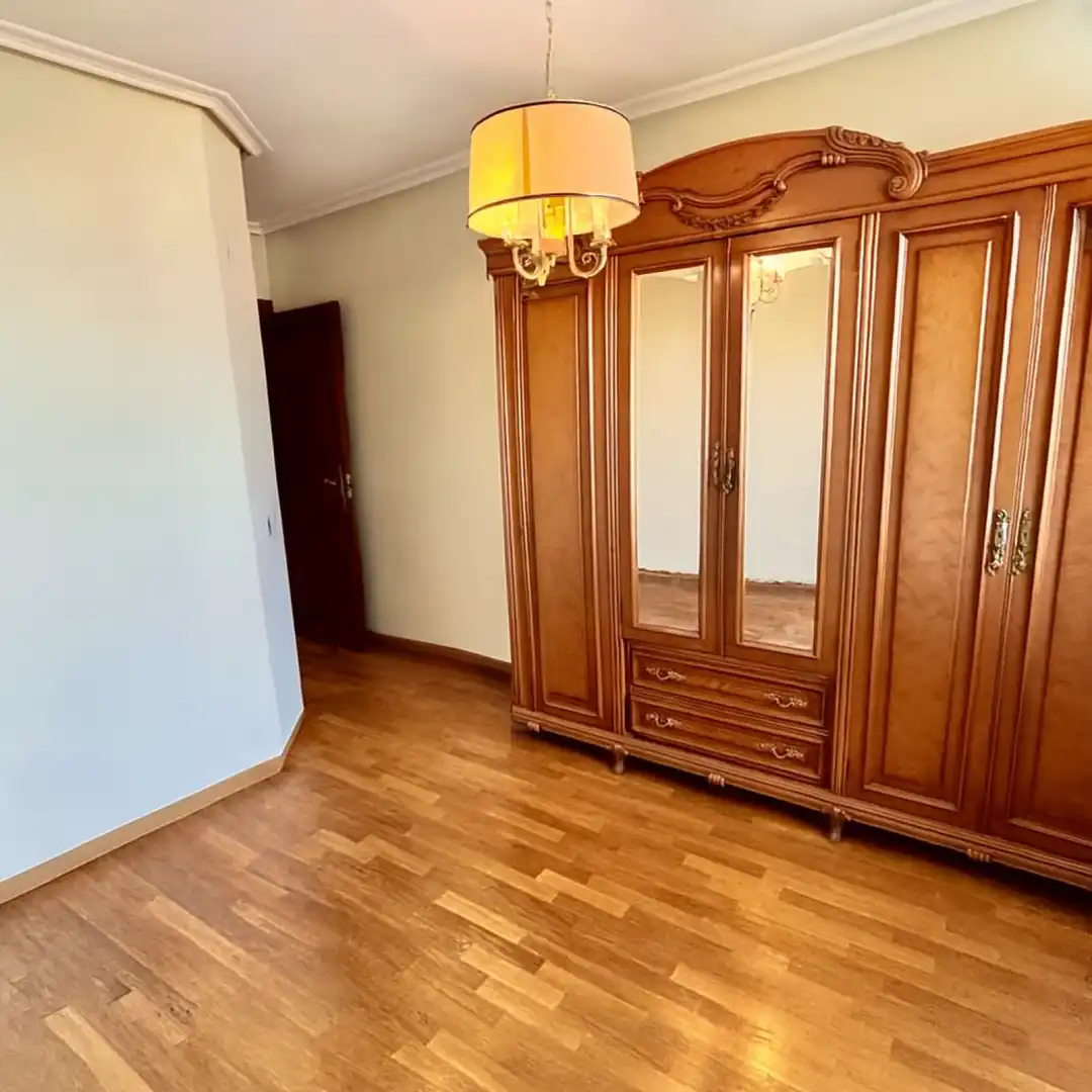 Habitación de Piso en venta en Oviedo  con Calefacción, Jardín privado y Parquet