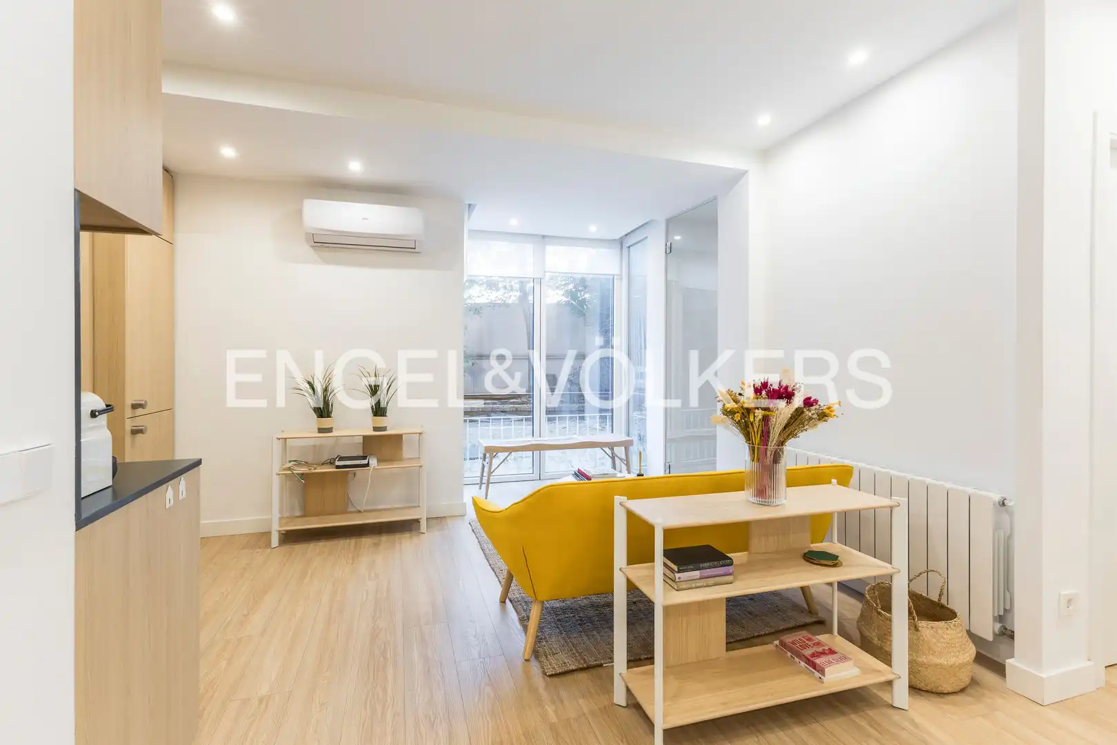 Living room of Apartments for sale in Madrid  with Air Conditioner, Heating and Furnished