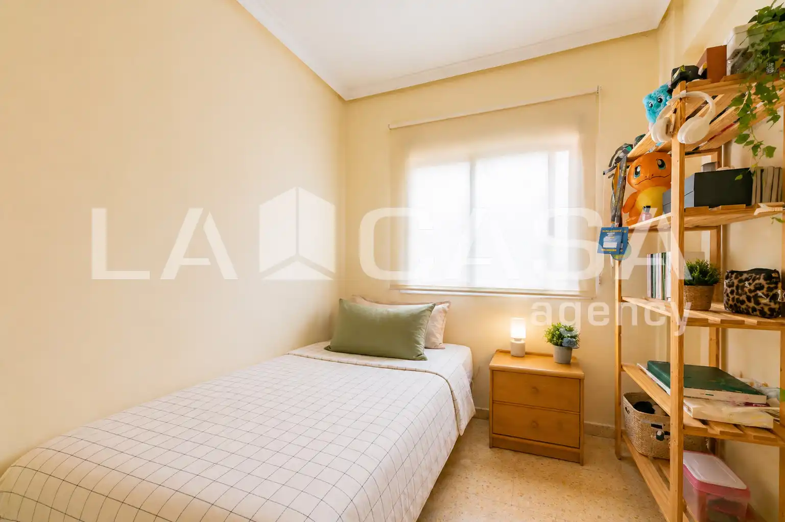 Schlafzimmer von Wohnung zur Miete in Valencia mit Klimaanlage, Möbliert und Balkon