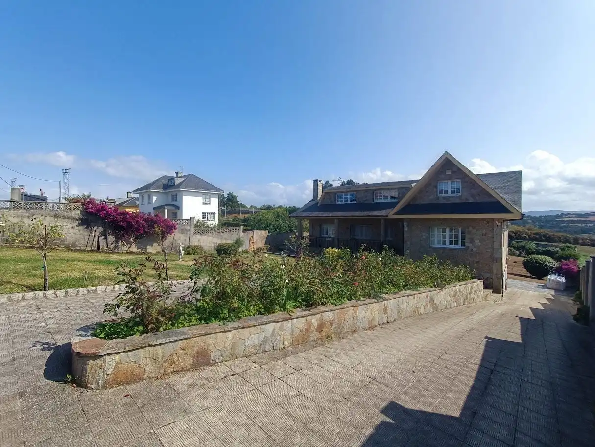 Vista exterior de Casa o chalet en venta en A Coruña Capital  con Calefacción, Jardín privado y Piscina