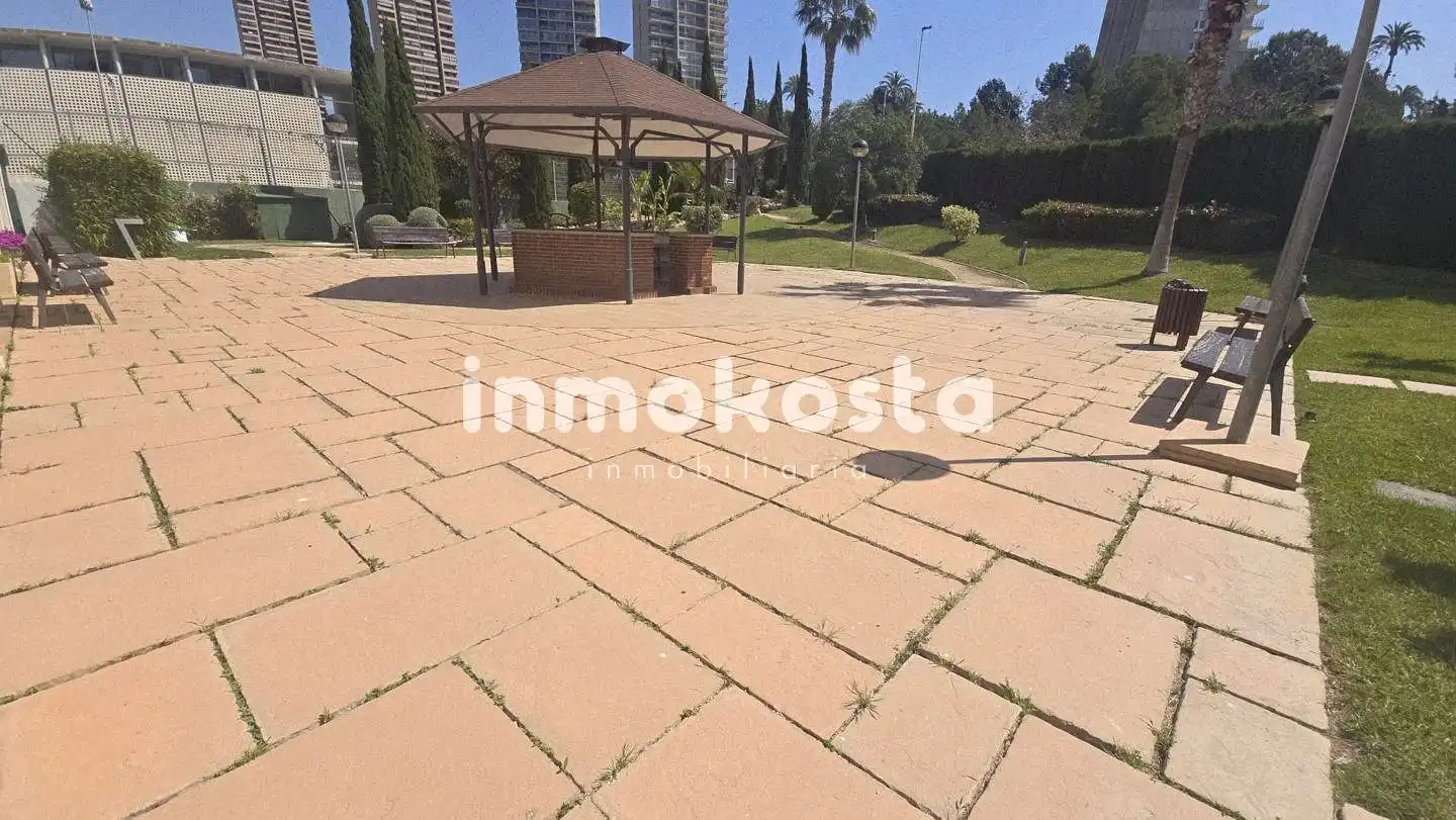 Vista exterior de Piso en venta en Benidorm con Aire acondicionado, Terraza y Trastero