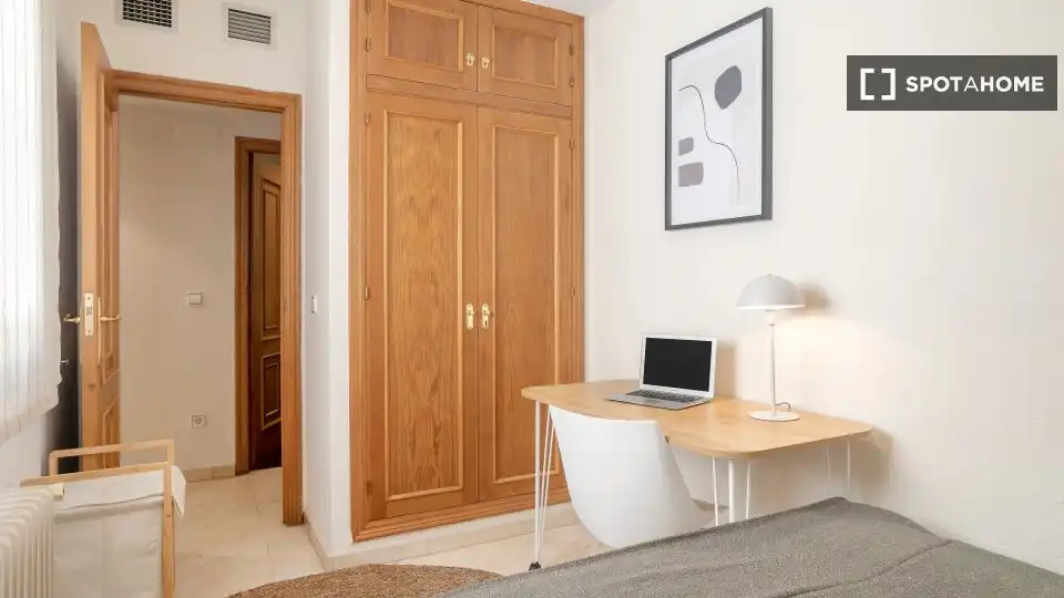 Bedroom of Flat for share in Alicante / Alacant  with Air Conditioner, Heating and Furnished
