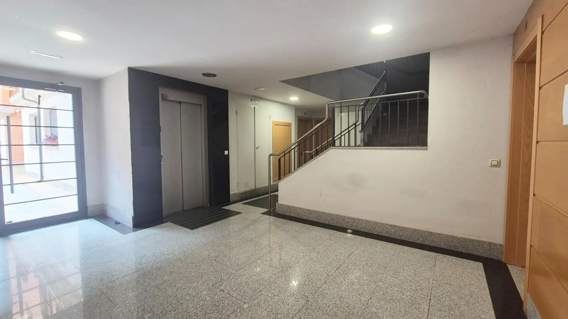 Planta baja de alquiler en Castellanos de Moriscos con Calefacción, Amueblado y Piscina comunitaria