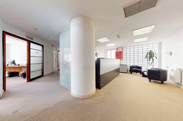 Oficina en Venta en Calle de Guzmán el Bueno en Vallehermoso