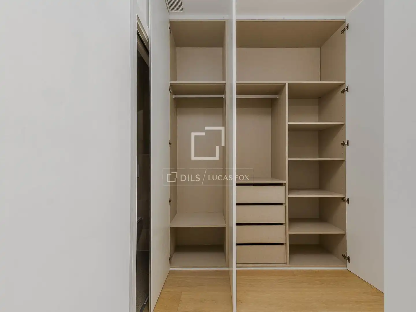 Bedroom of Flat for sale in Barcelona  with Air Conditioner, Heating and Parquet flooring