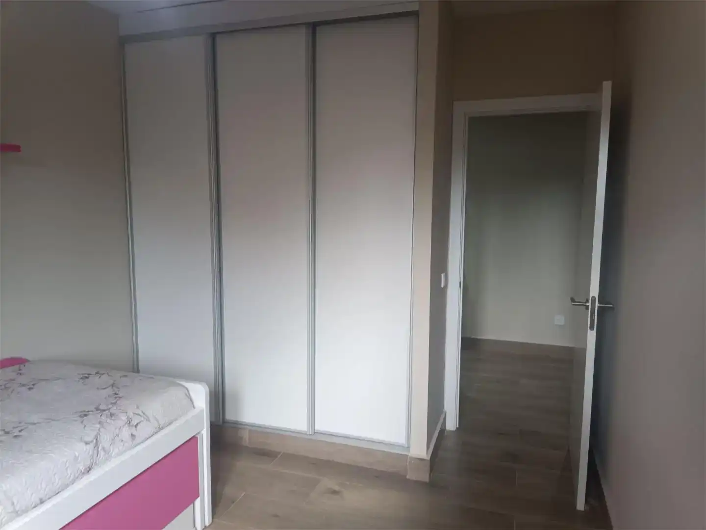 Dormitori de Pis en venda en Guadalix de la Sierra amb Jardí privat, Moblat i Balcó