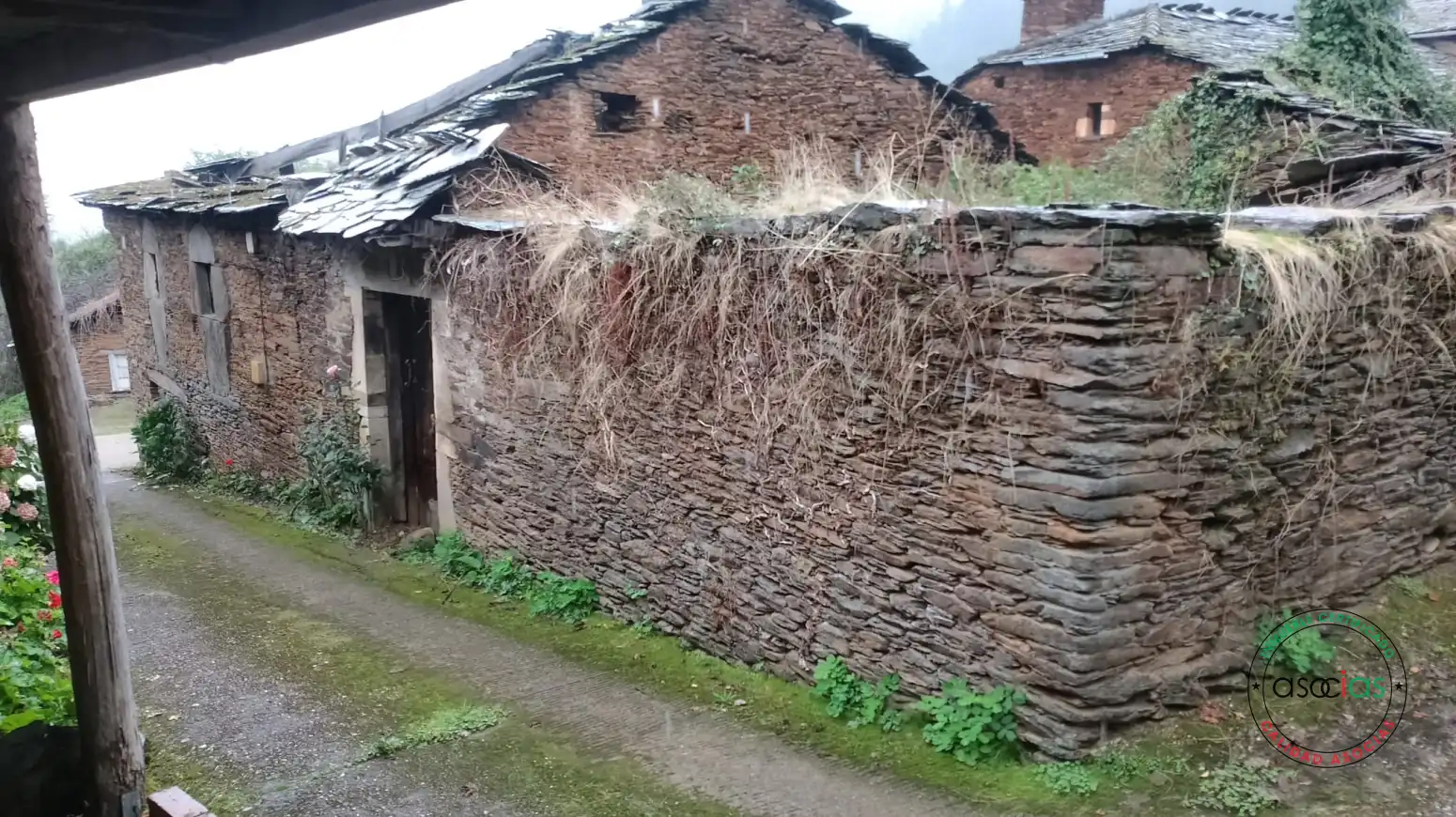Vista exterior de Casa adosada en venta en Pesoz