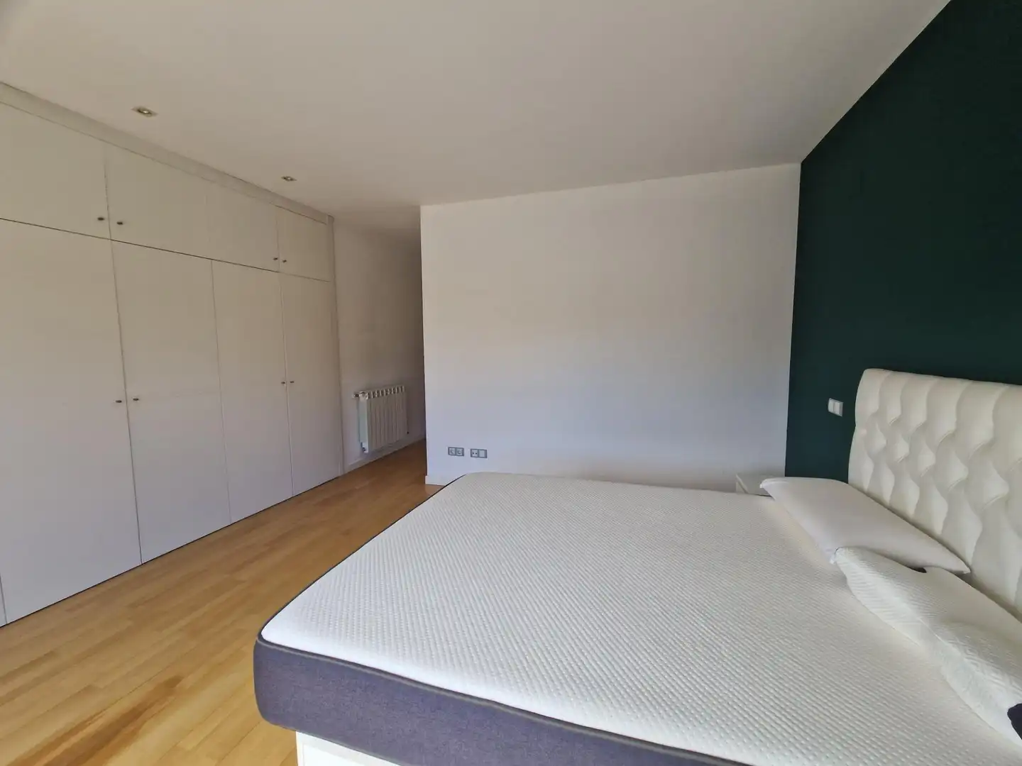 Dormitori de Casa adosada en venda en La Pobla de Vallbona amb Aire condicionat, Calefacció i Jardí privat